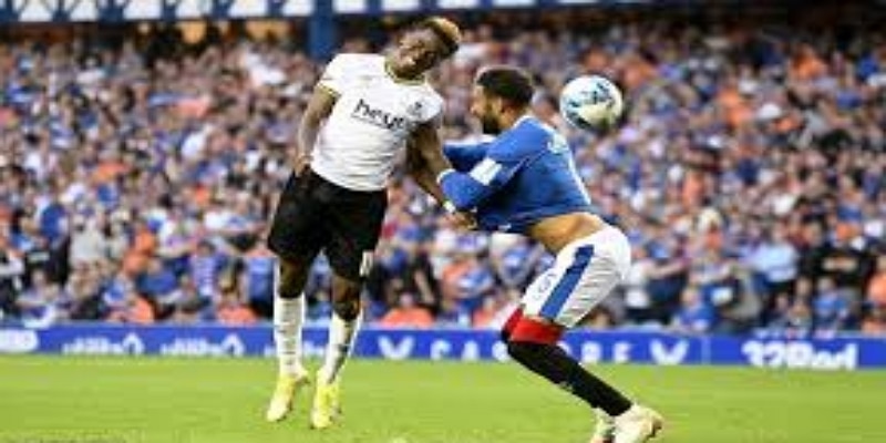 上半场鏖战：防守密集下的耐心较量  -  米兰体育