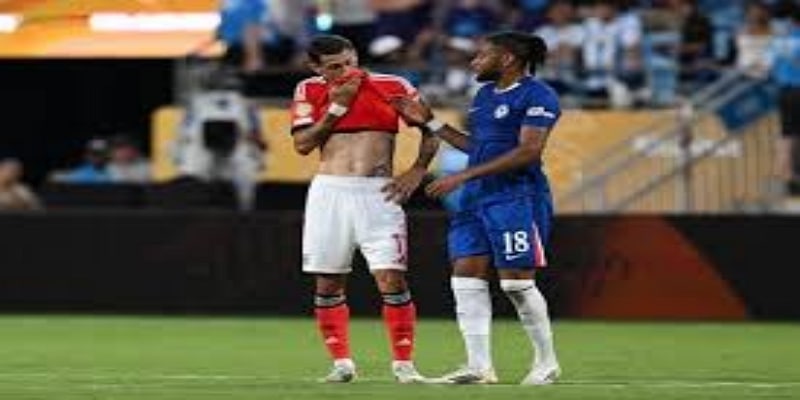 足球界集体致敬：重量级人物齐到场-米兰体育