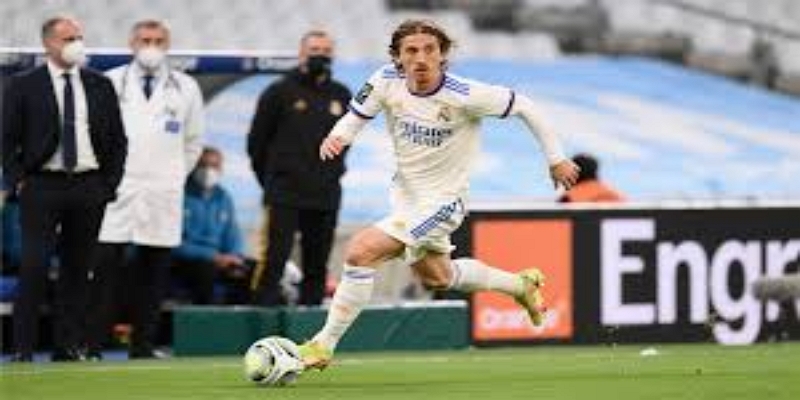 米兰体育成长轨迹：从被质疑者到后防核心的英超蜕变-米兰体育