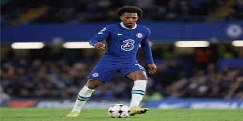 米兰体育解析：罗纳尔多转会谈判陷入僵局的原因与背景-米兰体育