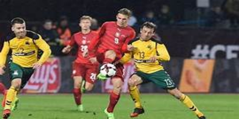 战术与争议焦点：米兰体育视角下的比赛走势分析-米兰体育